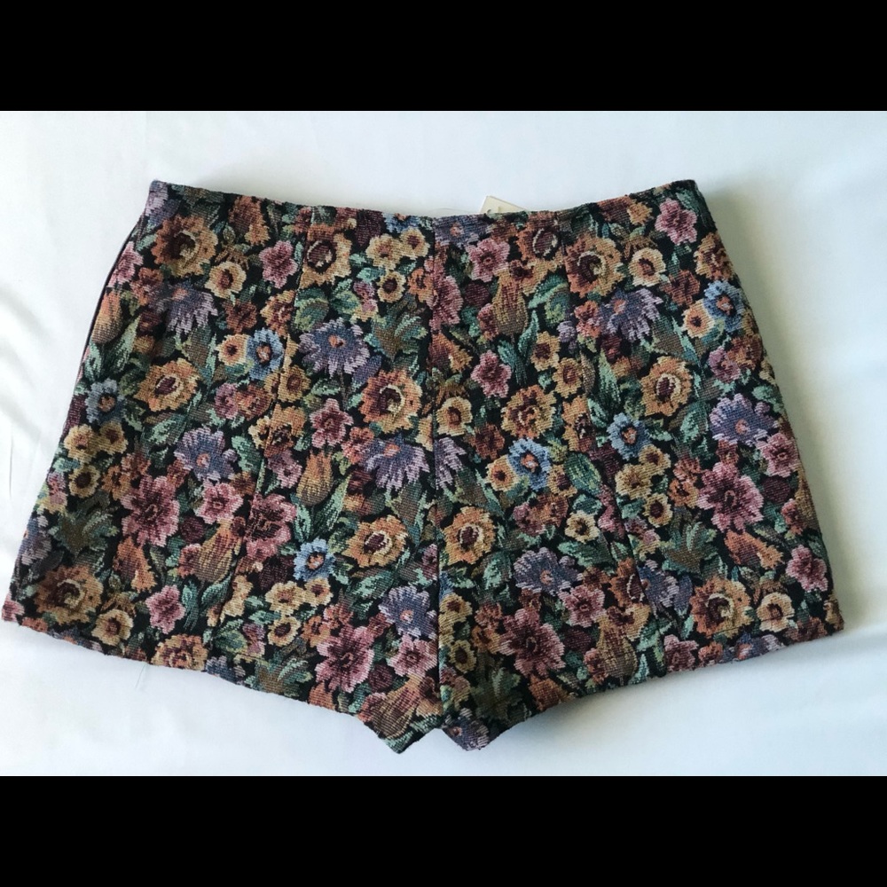 🪴2/$15🪴Mustard Seed floral shorts